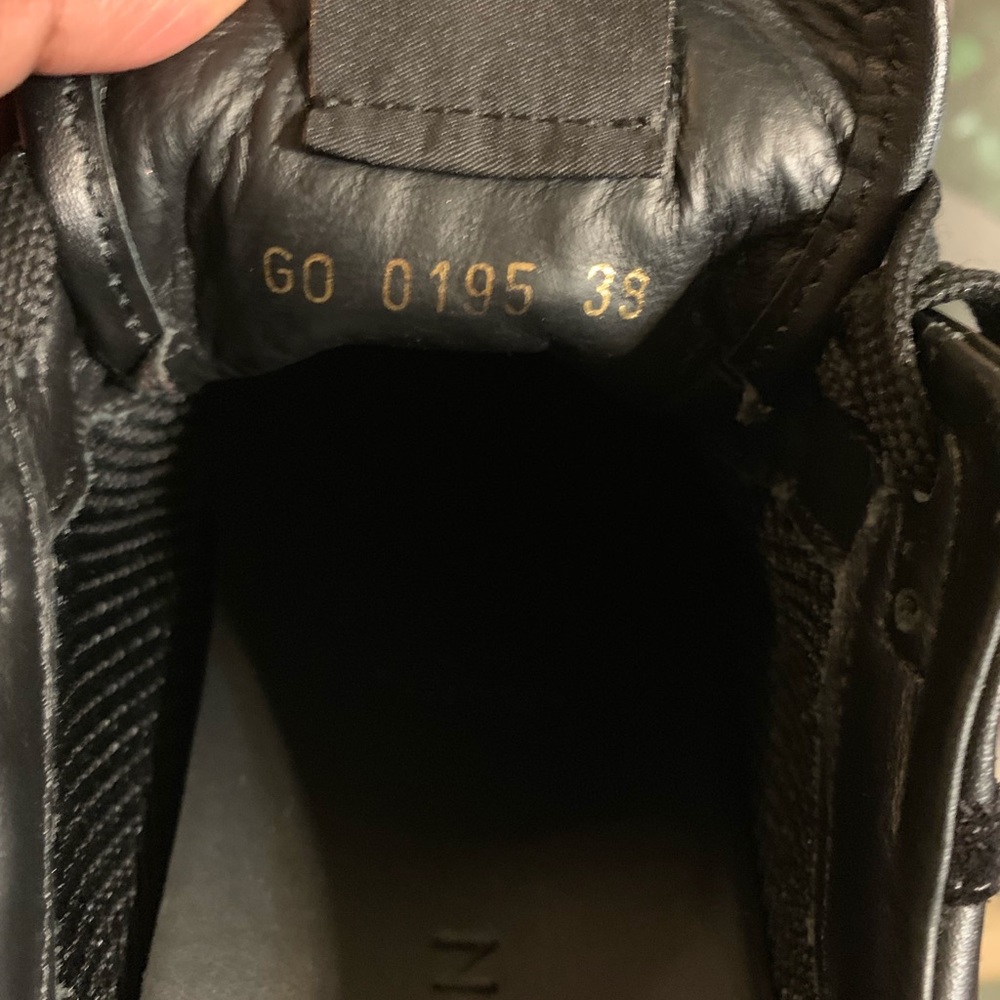 Louis Vuitton women’s Sneakers - Picture 4 of 8